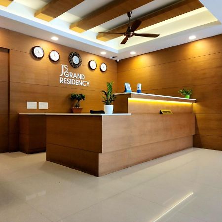 帕拉克卡德 Js Grand Residency酒店 外观 照片