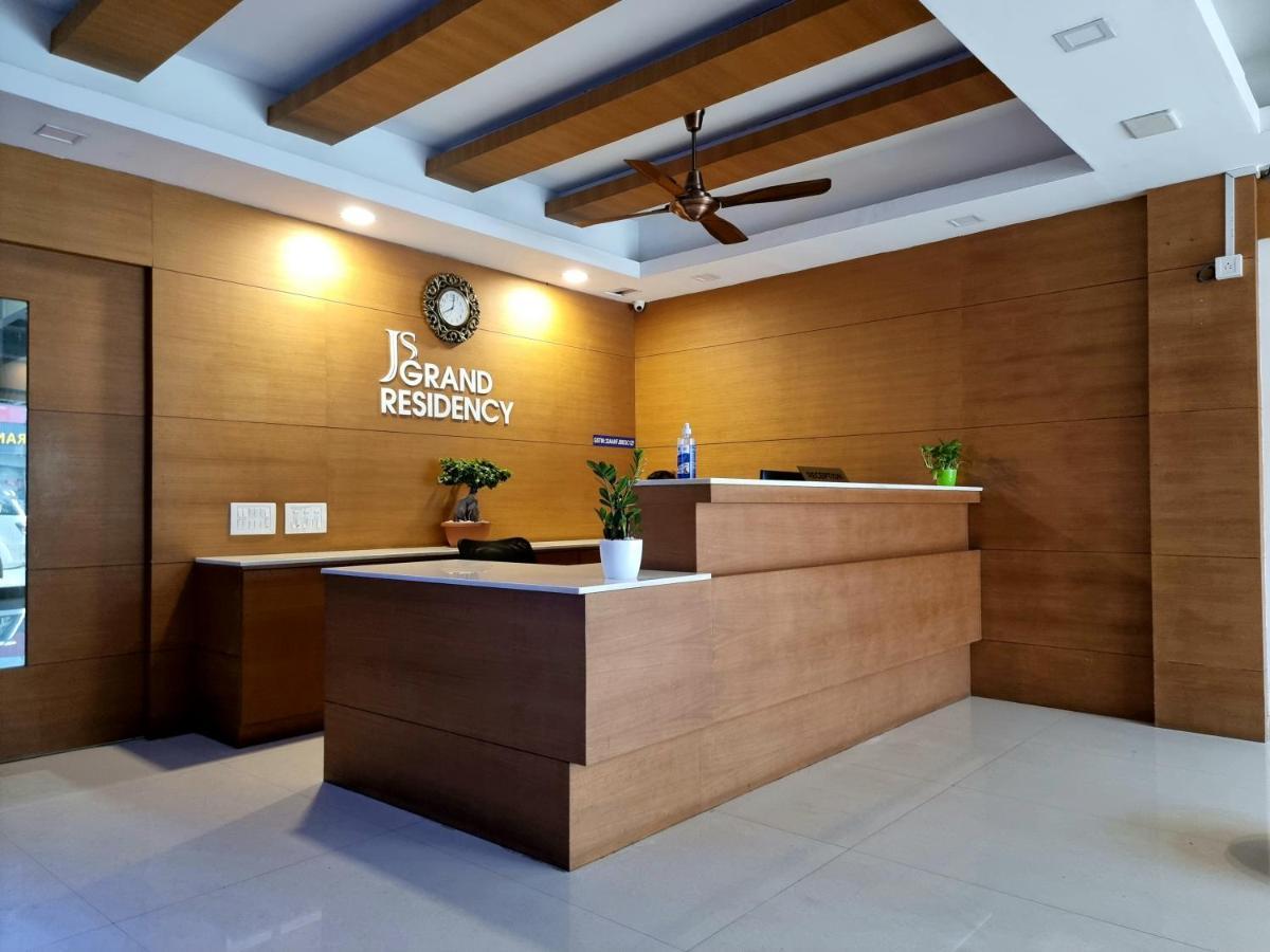 帕拉克卡德 Js Grand Residency酒店 外观 照片